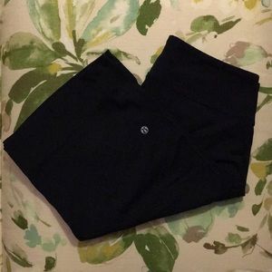 Lululemon Clam Digger Crop in Black, Size 6